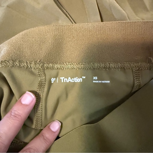 Aritzia TNA Pleated Tennis Skirt in Army Green Sz XS Performance Athletic - Picture 9 of 12
